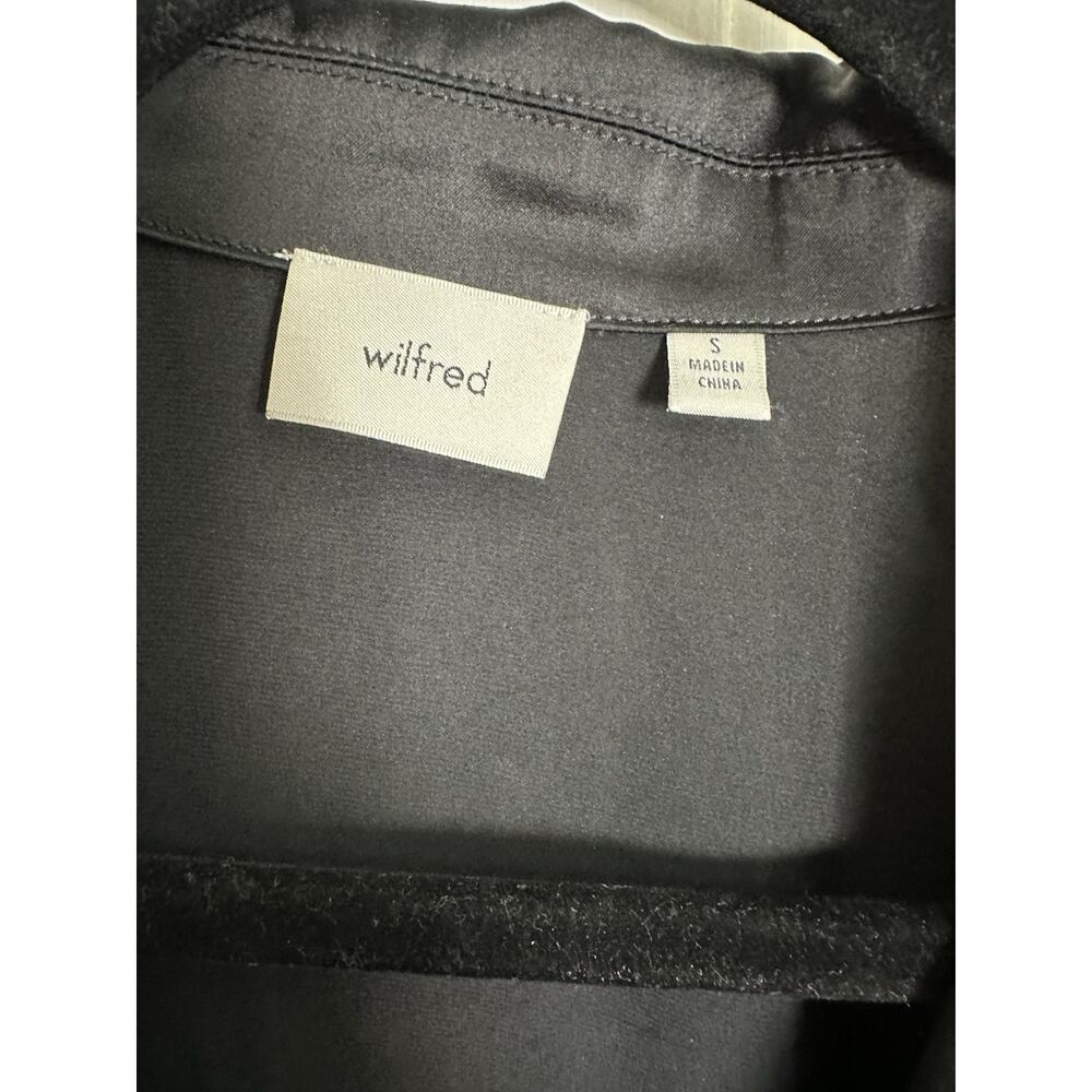 Aritzia Wilfred Tie-Front Blouse Womens Small Black Cupro Satin Long Sleeve Crop - Picture 3 of 9